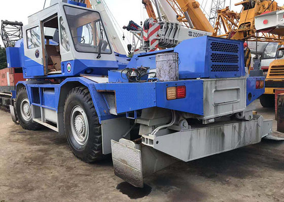 La mano del terreno áspero segundo Cranes 35T Tadano TR-350M con el sistema hydráulico